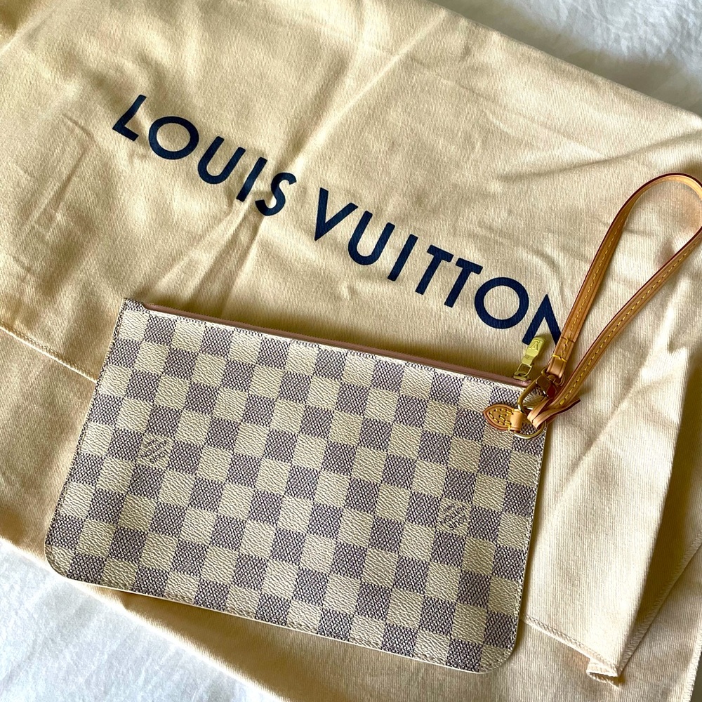 ✨ Authentic BRAND NEW Louis Vuitton Monogram Neverfull Pochette / Wristlet